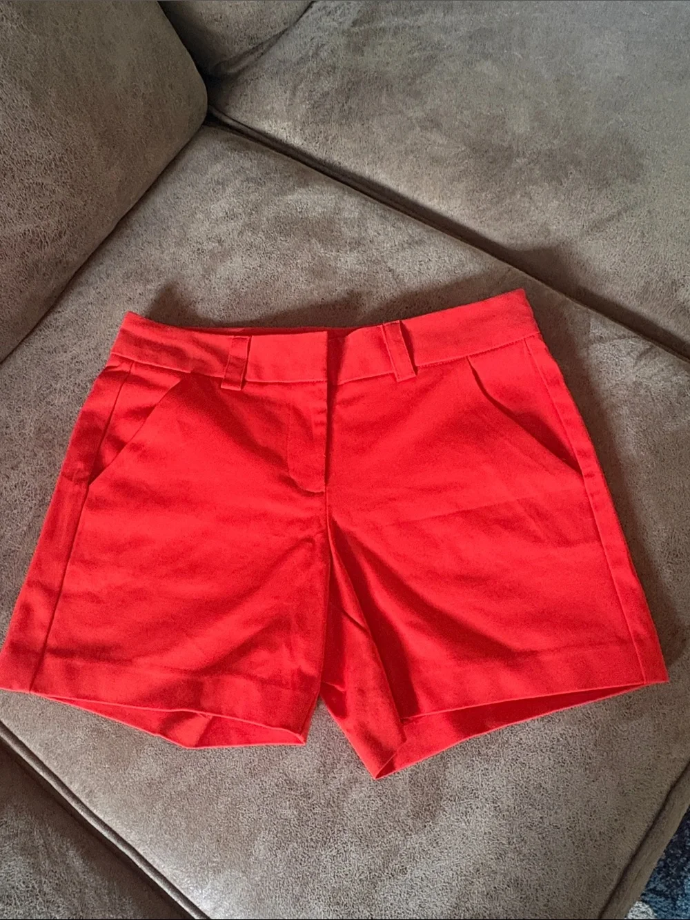 VINCE CAMUTO Shorts Size 0 Zipper Pockets Belt Loops Red/Orange